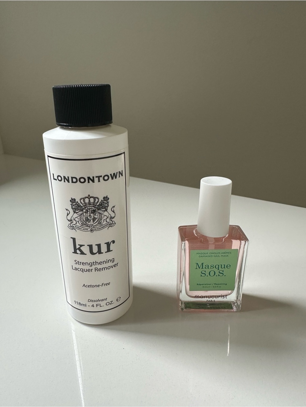 LONDONTOWN Kur Acetone-Free Lacquer Remover & Manucurist Masque S.O.S.